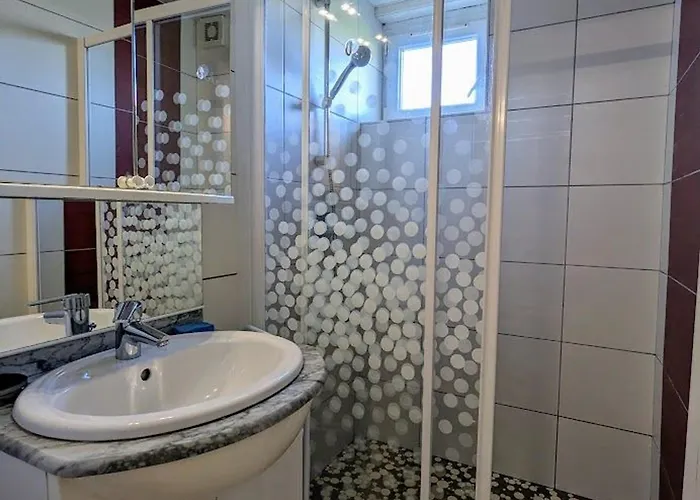 Familial Avec Grand Jardin Et Equipements Pour Enfants, A 500m Du Centre De Ban-sur-meurthe - Fr-1-589-33 Holiday home